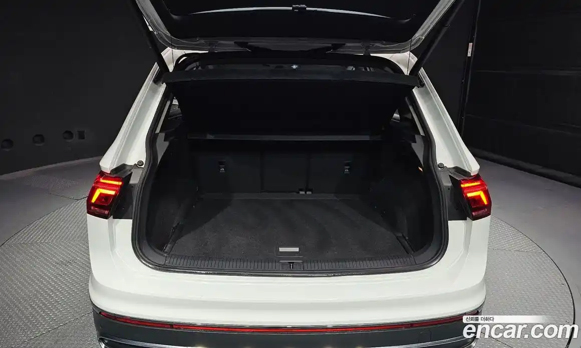 Volkswagen Tiguan 2021 2.0 гидро в Москве № 826233, фото 20