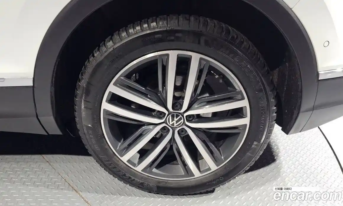 Volkswagen Tiguan 2021 2.0 гидро в Москве № 826233, фото 5