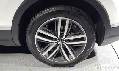 Volkswagen Tiguan 2021 2.0 гидро в Москве № 826233, миниатюра 5