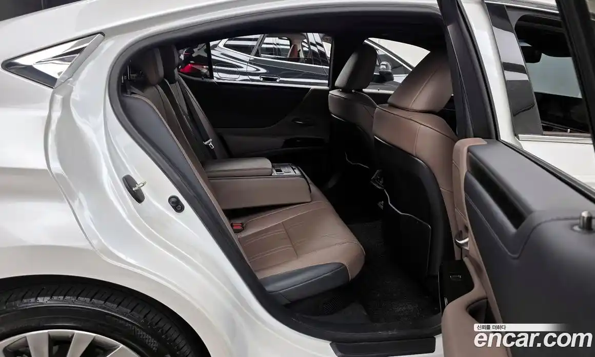 Lexus ES 2023 2.5 гидро в Москве № 862028, фото 12