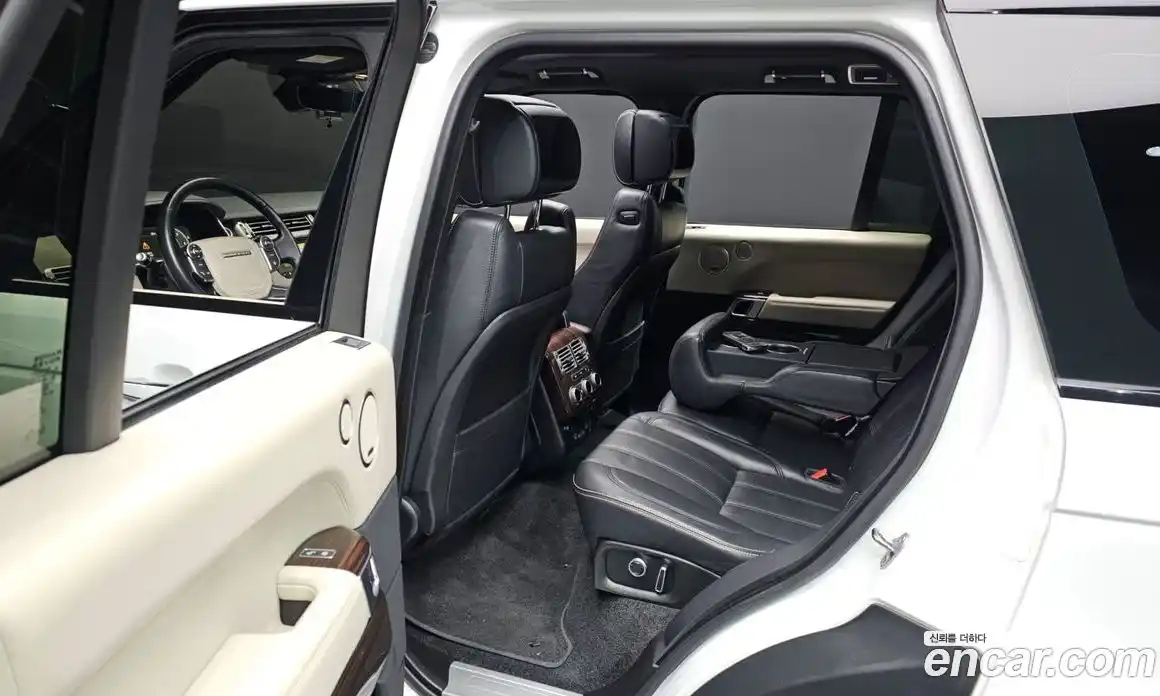 Land Rover Range-Rover 2017 4.4 гидро в Москве № 166541, фото 13