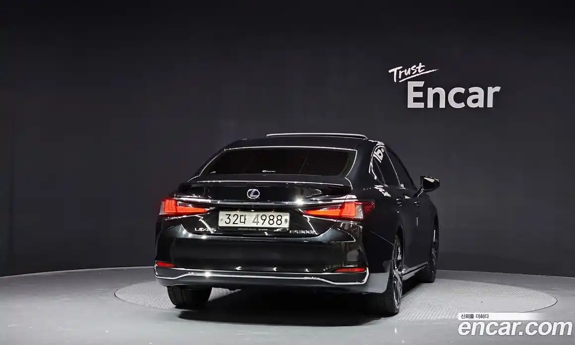 Lexus ES 2018 2.5 гидро в Москве № 168301, фото 4