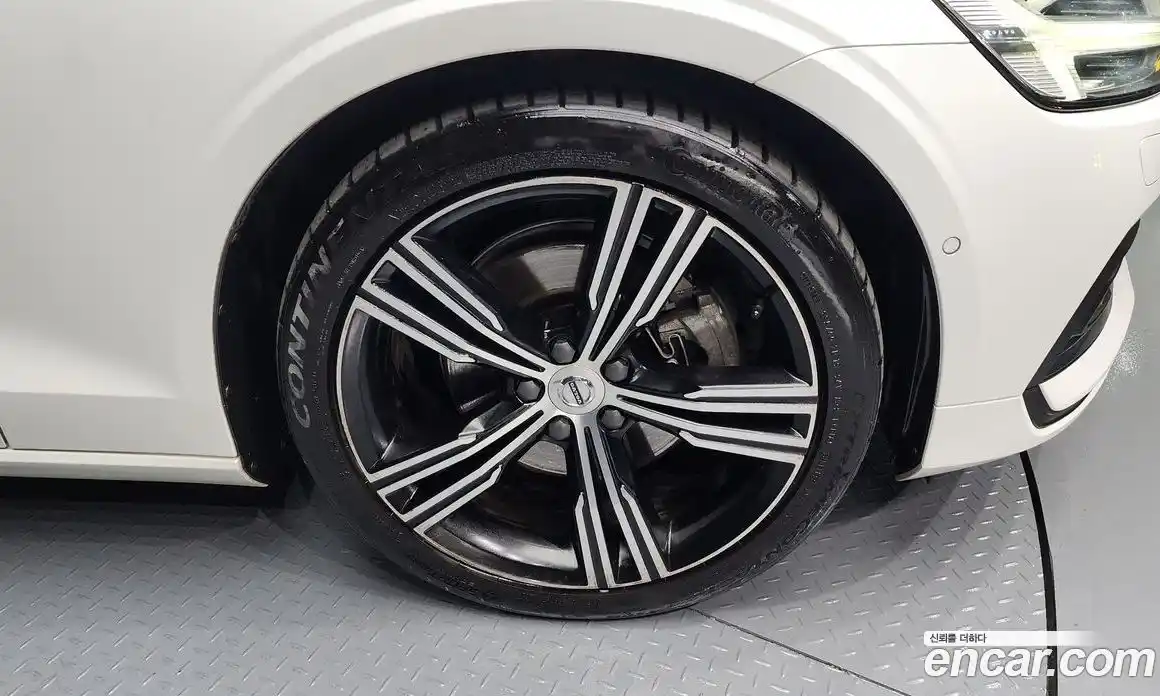 Volvo S60 2019 2.0 гидро в Москве № 197069, фото 5