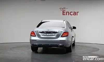 Mercedes-Benz E-Class 2018 2.0 гидро в Москве № 212216, миниатюра 4