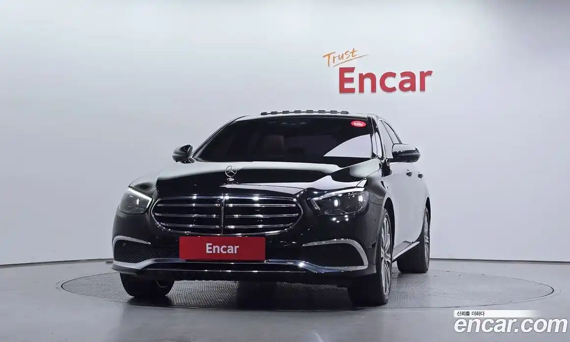 Mercedes-Benz E-Class 2023 2.0 гидро, фото 3