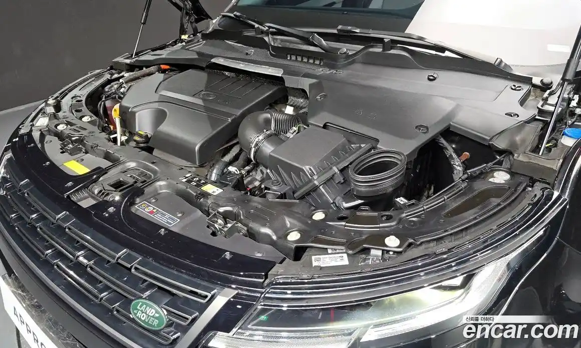 Land Rover Range-Rover Evoque 2025 2.0 гидро в Москве № 231173, фото 6
