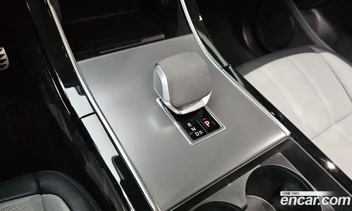 Land Rover Range-Rover Evoque 2025 2.0 гидро в Москве № 231173, фото 9