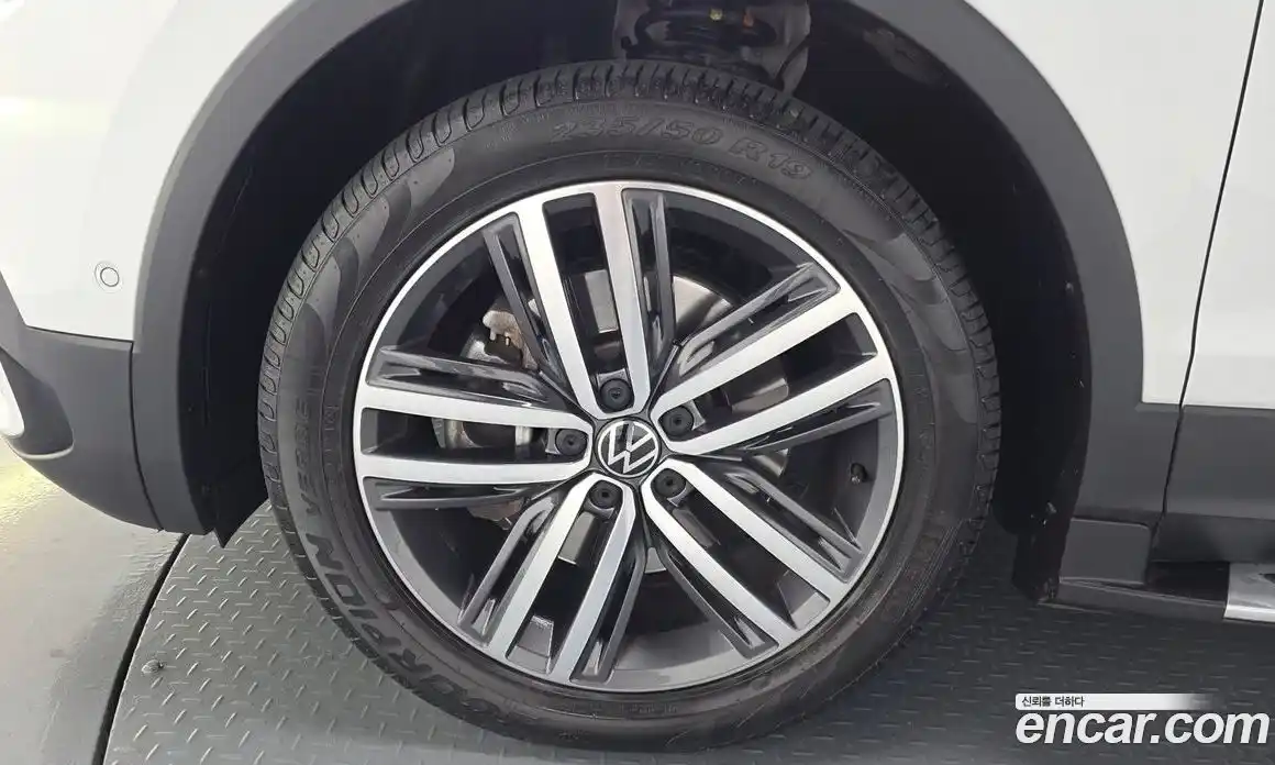 Volkswagen Tiguan 2022 2.0 гидро в Москве № 232072, фото 4