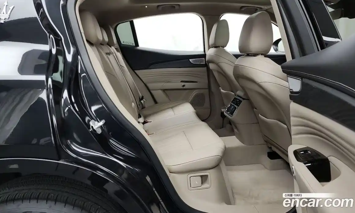 Maserati Grecale 2023 2.0 гидро в Москве № 282722, фото 12