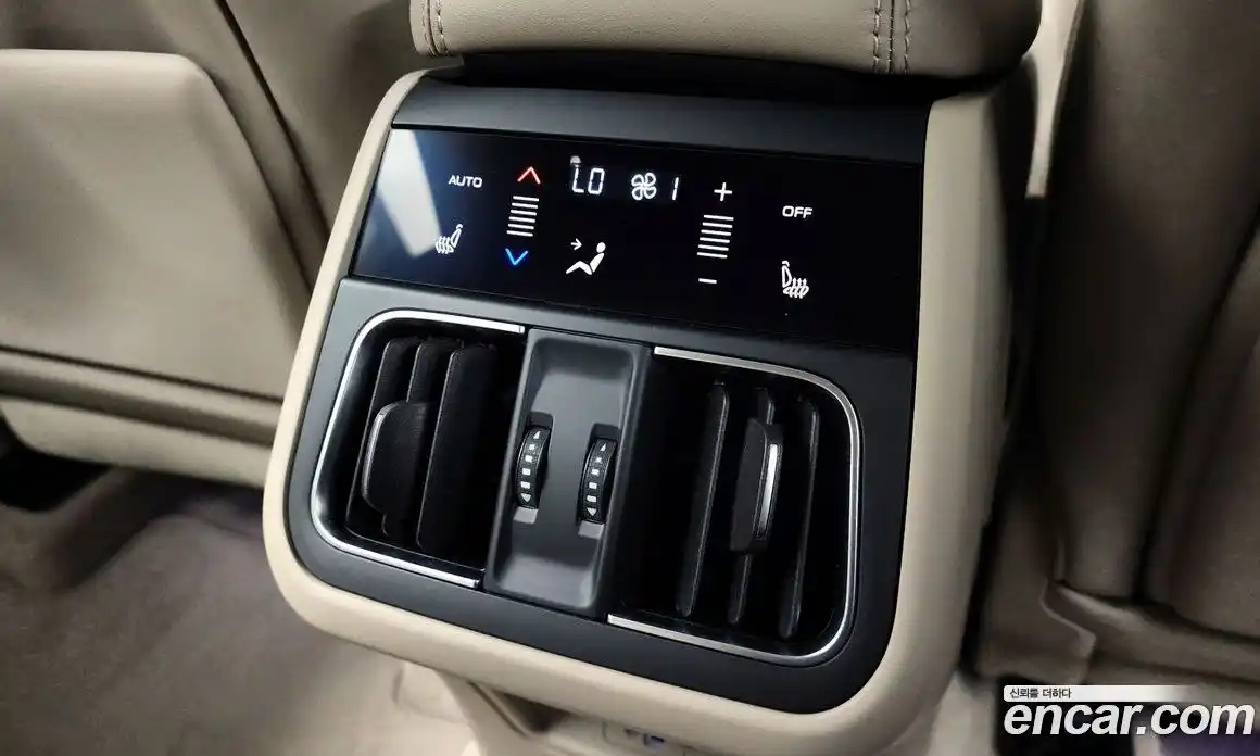 Maserati Grecale 2023 2.0 гидро в Москве № 282722, фото 19