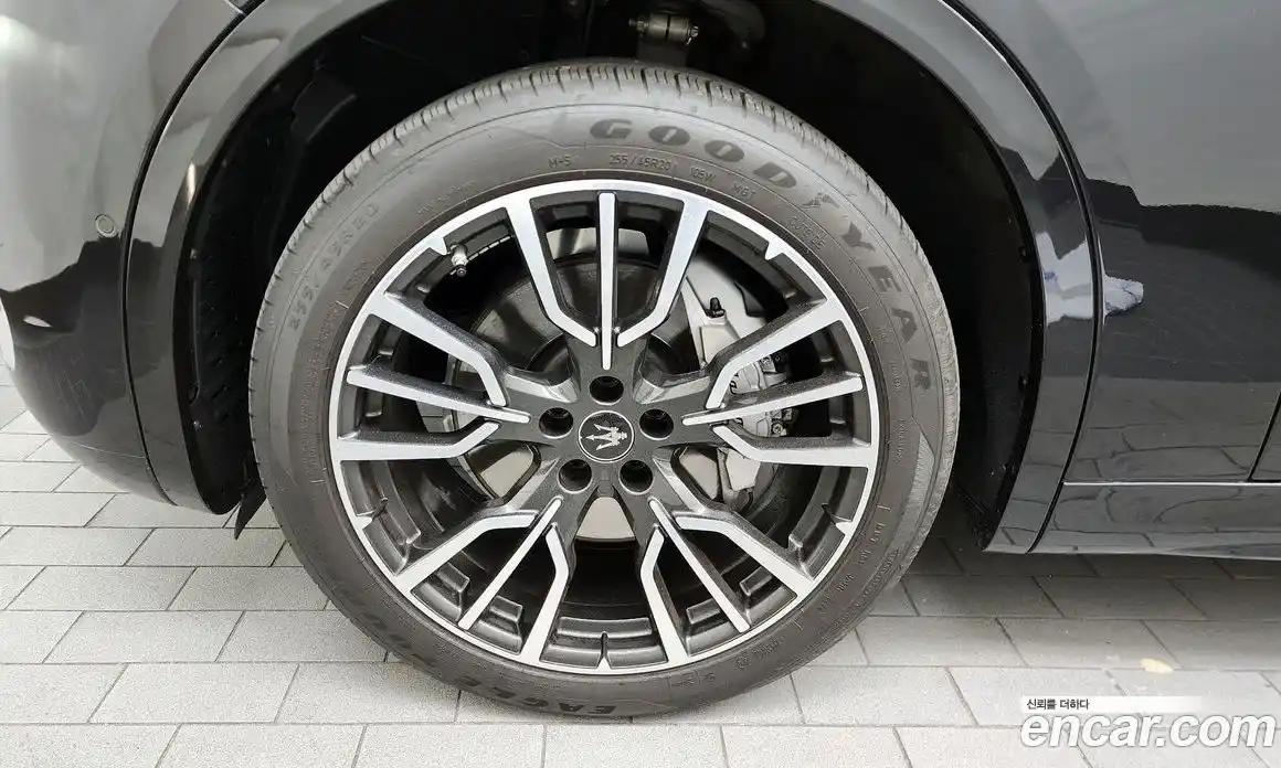 Maserati Grecale 2023 2.0 гидро в Москве № 282722, фото 5