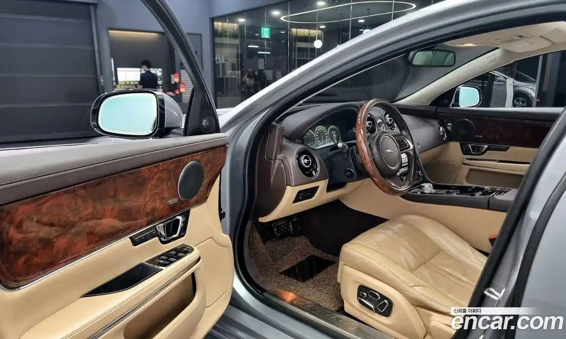 Jaguar XJ 2014 3.0 гидро в Москве № 283834, фото 11