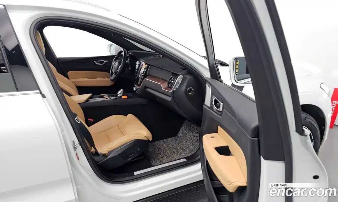 Volvo XC60 2023 2.0 гидро в Москве № 497573, фото 12