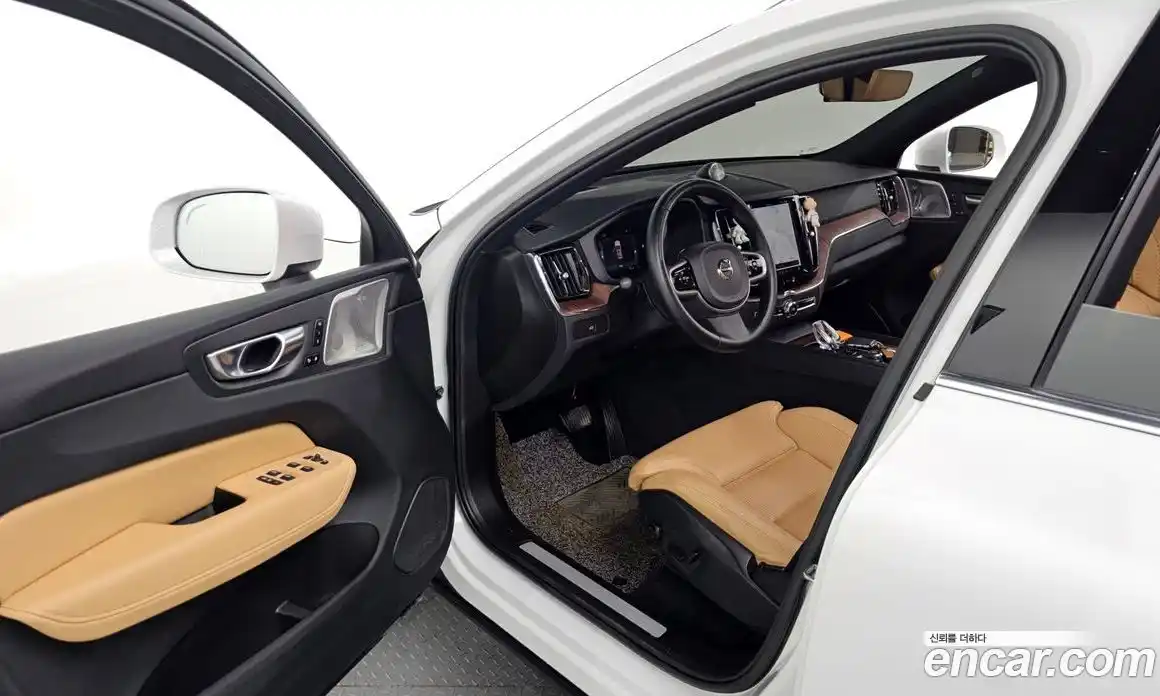 Volvo XC60 2023 2.0 гидро в Москве № 497573, фото 10