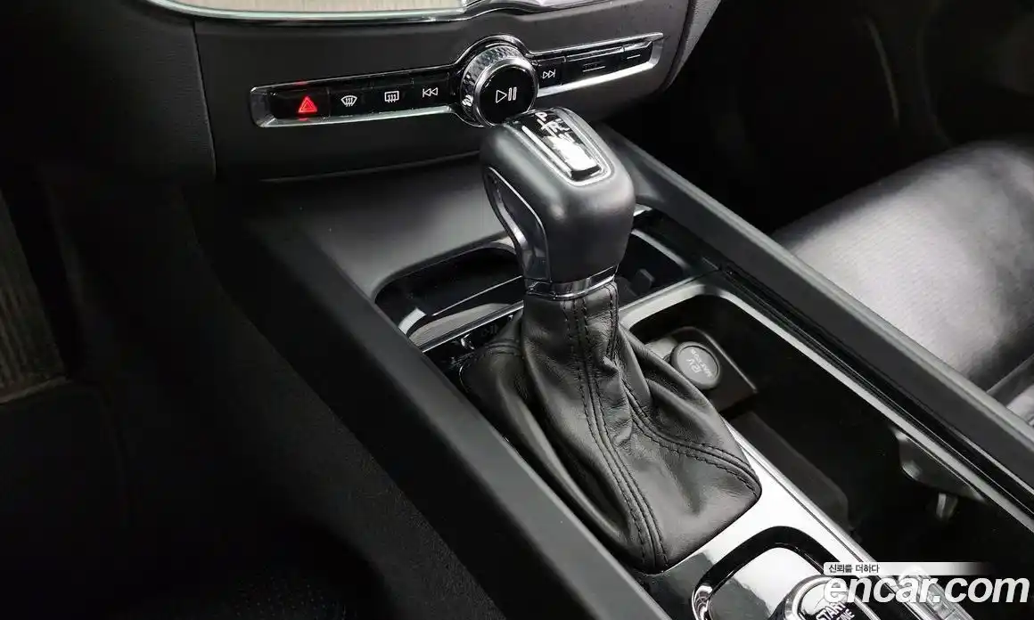Volvo XC60 2018 2.0 гидро в Москве № 497616, фото 9