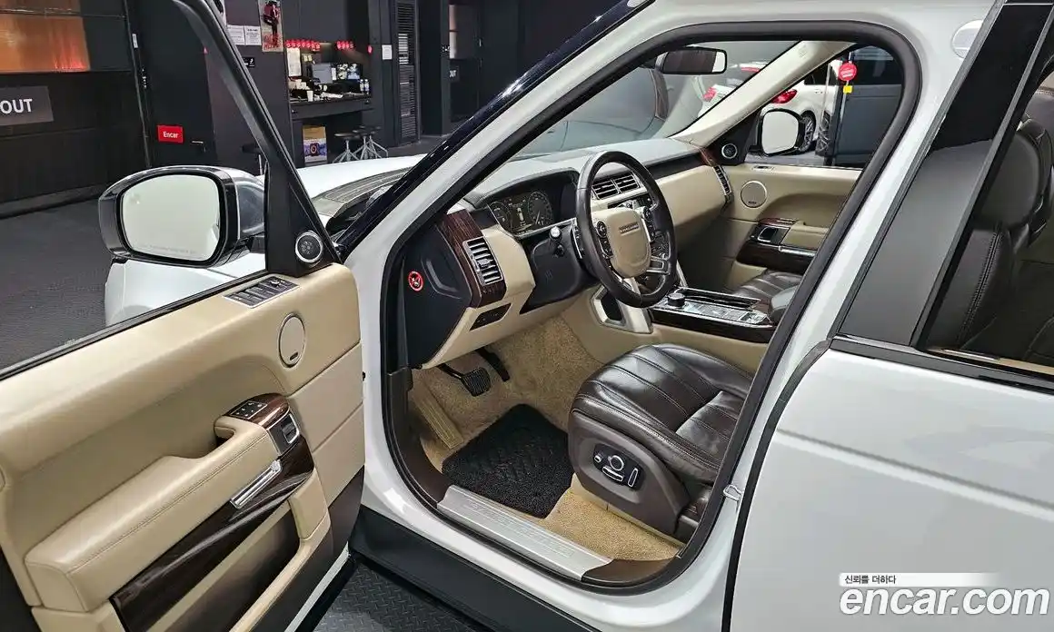 Land Rover Range-Rover 2016 5.0 гидро в Москве № 498779, фото 11