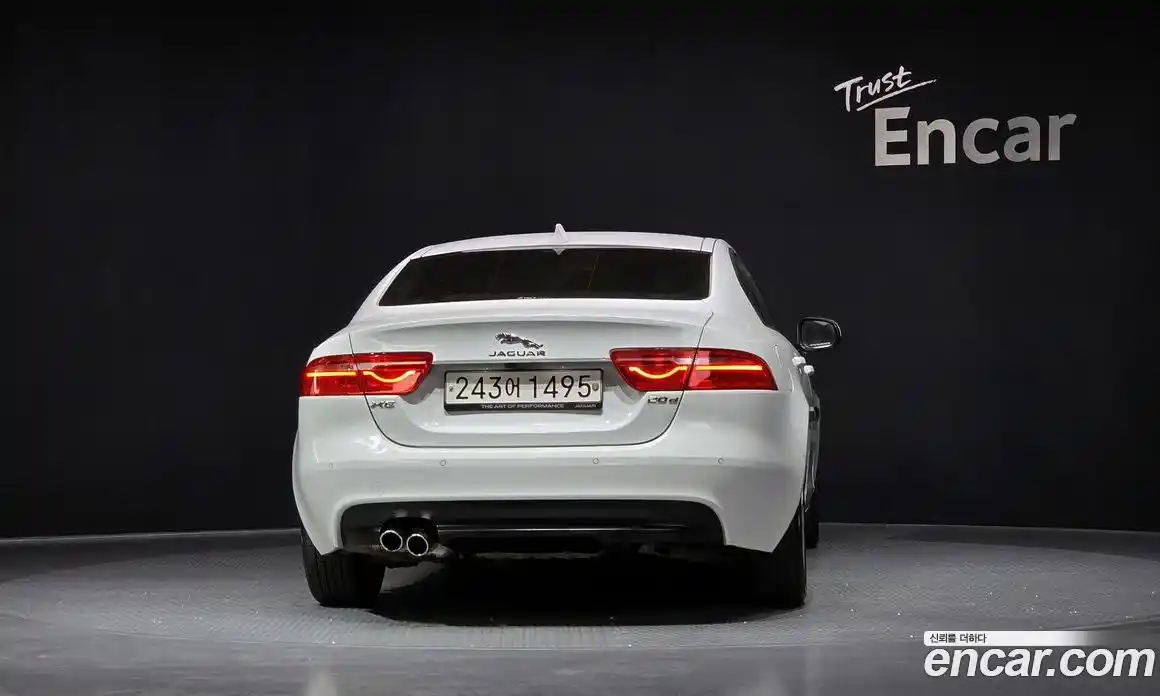 Jaguar XE 2017 2.0 гидро в Москве № 757718, фото 4