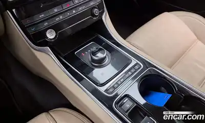 Jaguar XE 2017 2.0 гидро в Москве № 757718, миниатюра 9