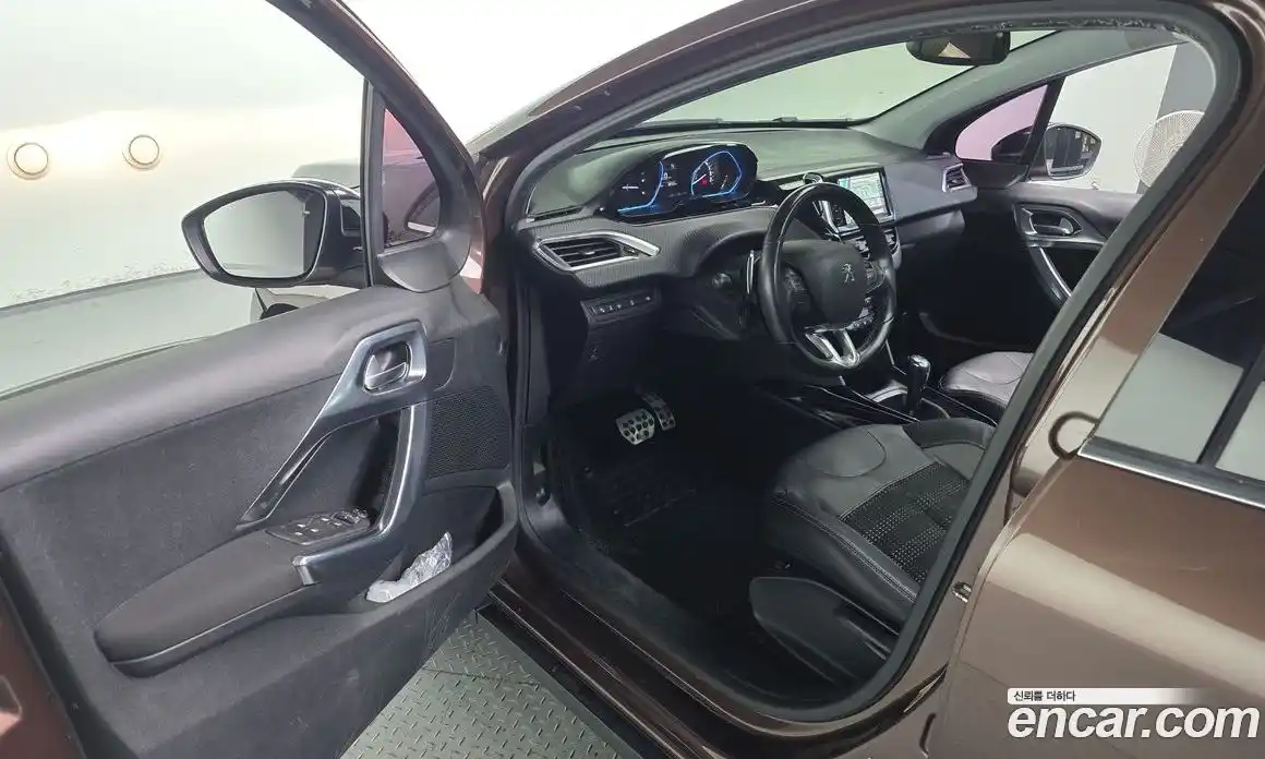 Peugeot 2008 2015 1.6 гидро в Москве № 759712, фото 11