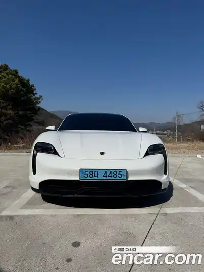 Porsche Taycan, 2022