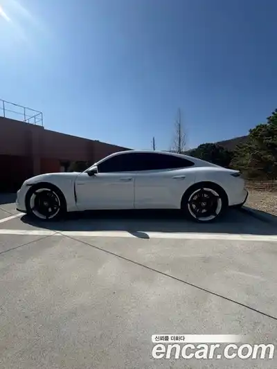 Porsche Taycan 2022 гидро в Москве № 860830, миниатюра 3