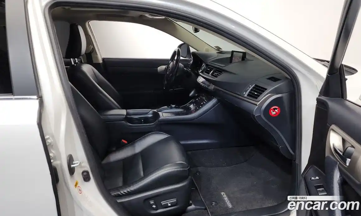 Lexus CT200h 2017 1.8 гидро в Москве № 862055, фото 11