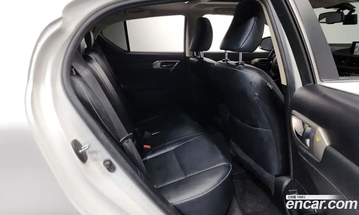 Lexus CT200h 2017 1.8 гидро в Москве № 862055, фото 12