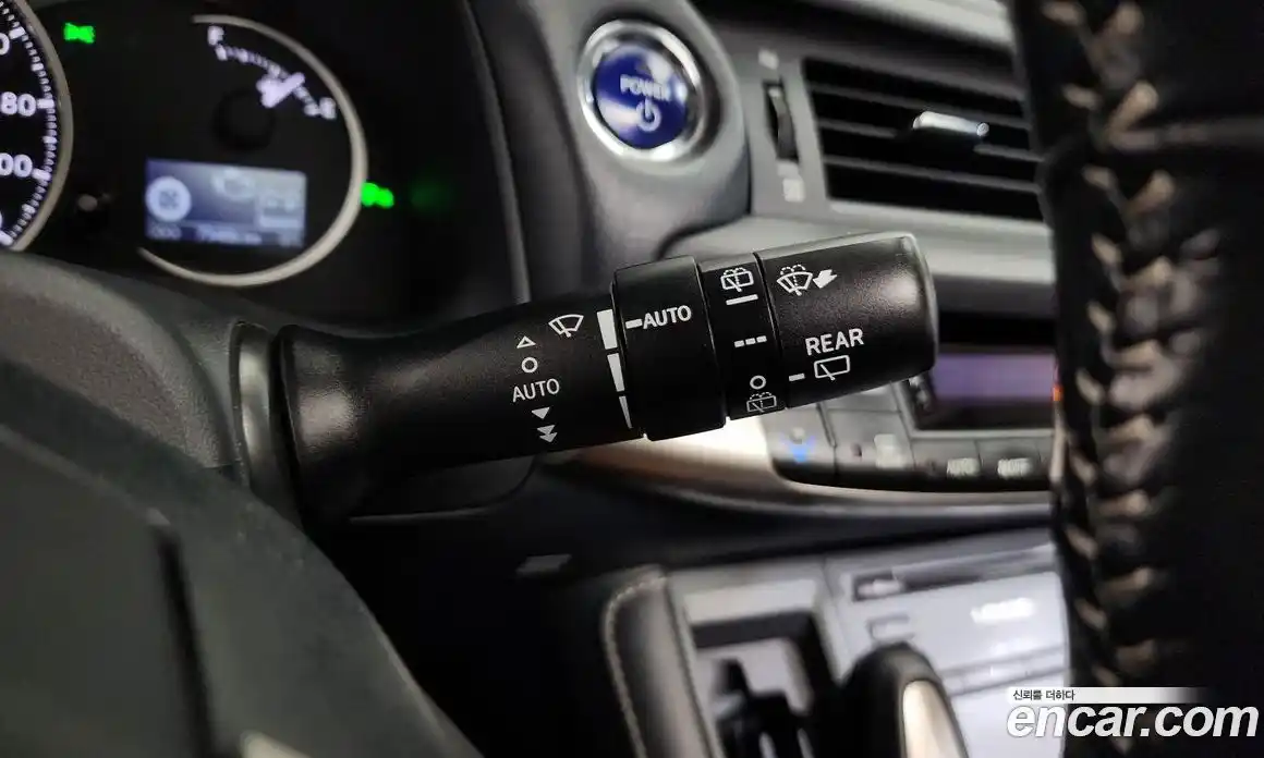 Lexus CT200h 2017 1.8 гидро в Москве № 862055, фото 14