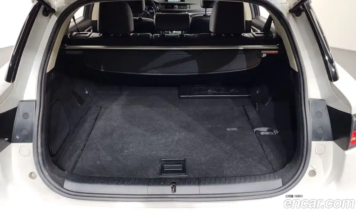 Lexus CT200h 2017 1.8 гидро в Москве № 862055, фото 20