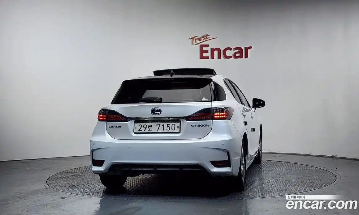 Lexus CT200h 2017 1.8 гидро в Москве № 862055, фото 4