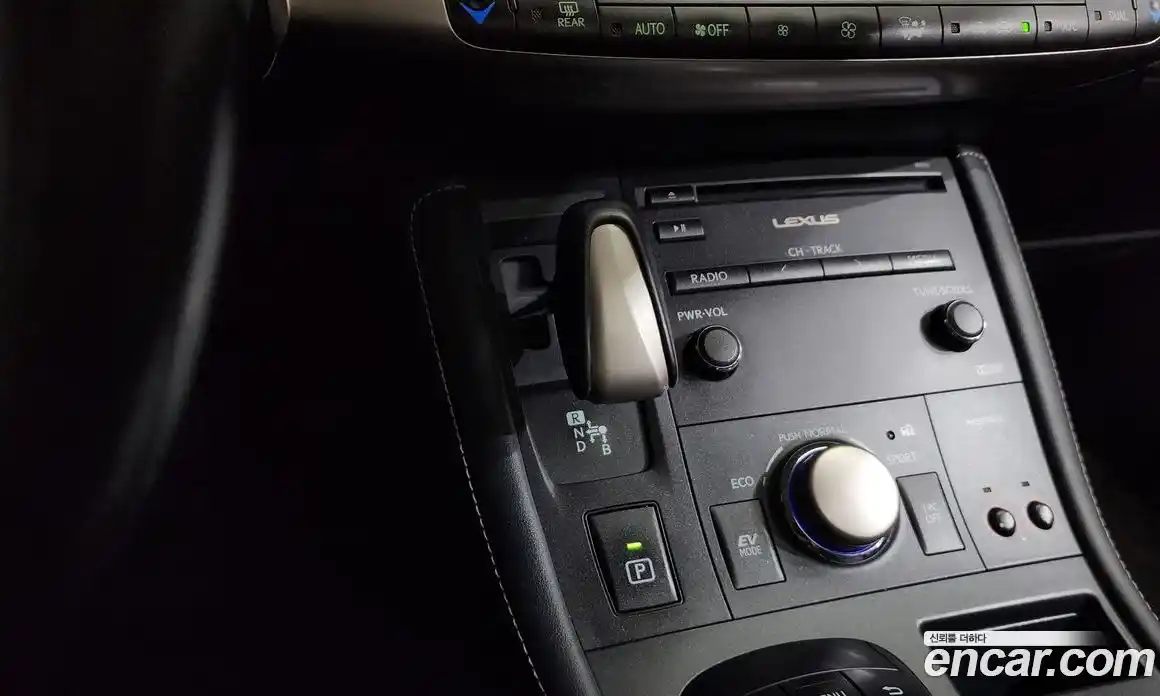 Lexus CT200h 2017 1.8 гидро в Москве № 862055, фото 9