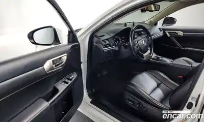 Lexus CT200h 2017 1.8 гидро в Москве № 862055, миниатюра 10