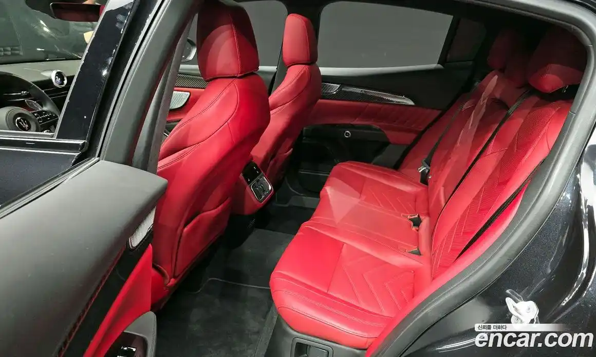 Maserati Grecale 2023 3.0 гидро в Москве № 897208, фото 12