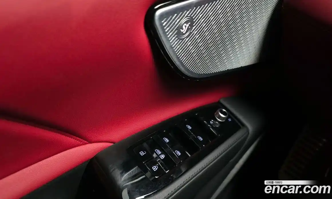 Maserati Grecale 2023 3.0 гидро в Москве № 897208, фото 18