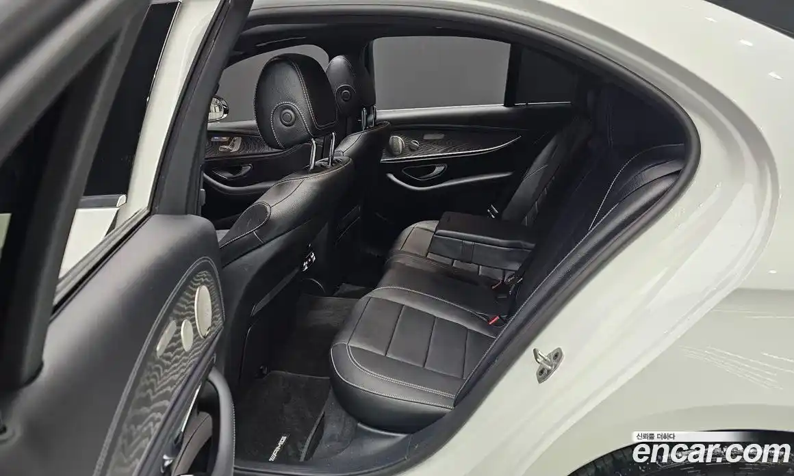Mercedes-Benz E-Class 2022 2.0 гидро, фото 13