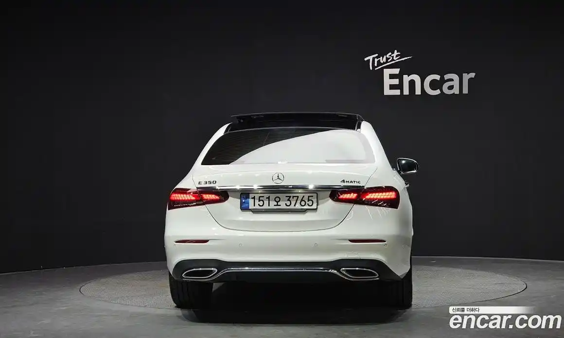 Mercedes-Benz E-Class 2022 2.0 гидро, фото 4