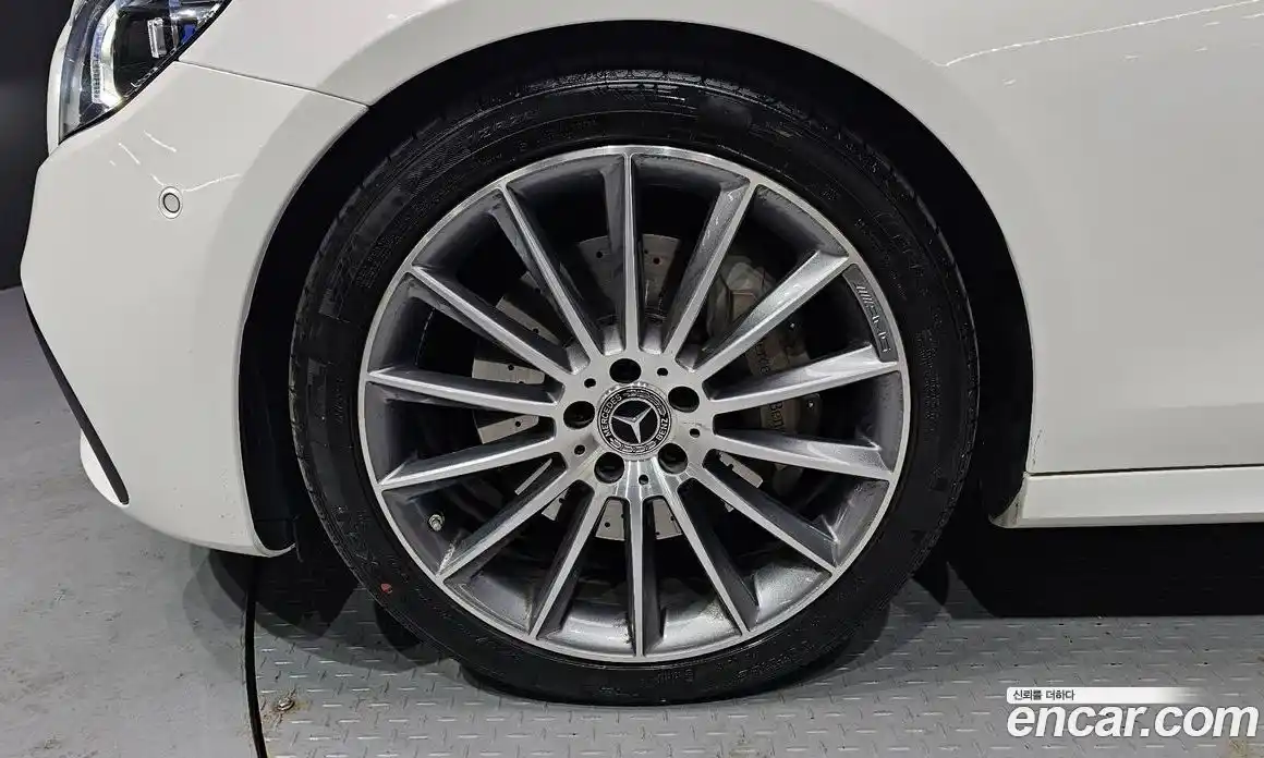 Mercedes-Benz E-Class 2022 2.0 гидро, фото 5