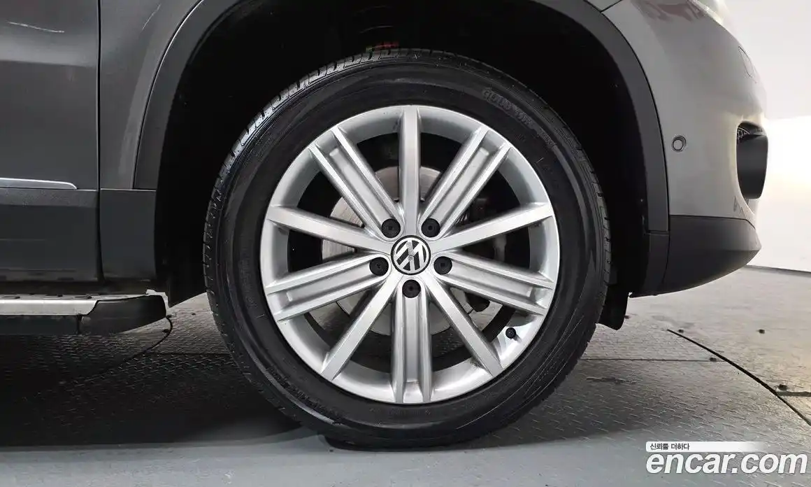 Volkswagen Tiguan 2014 2.0 гидро в Москве № 976155, фото 5