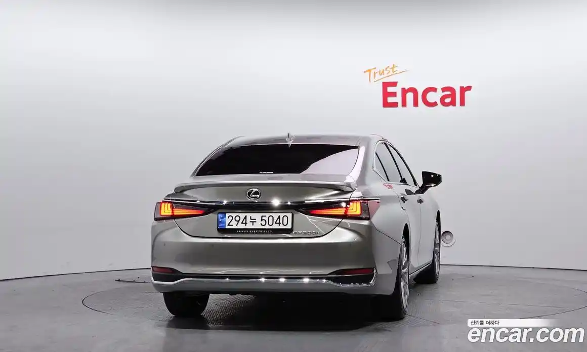 Lexus ES 2024 2.5 гидро в Москве № 168019, фото 4
