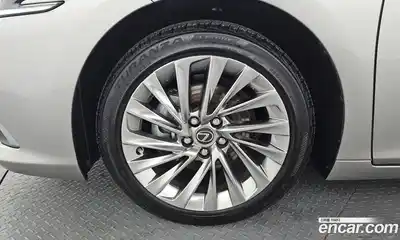 Lexus ES 2024 2.5 гидро в Москве № 168019, миниатюра 5