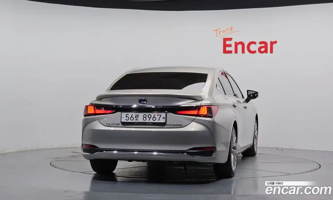 Lexus ES 2018 2.5 гидро в Москве № 168209, фото 4