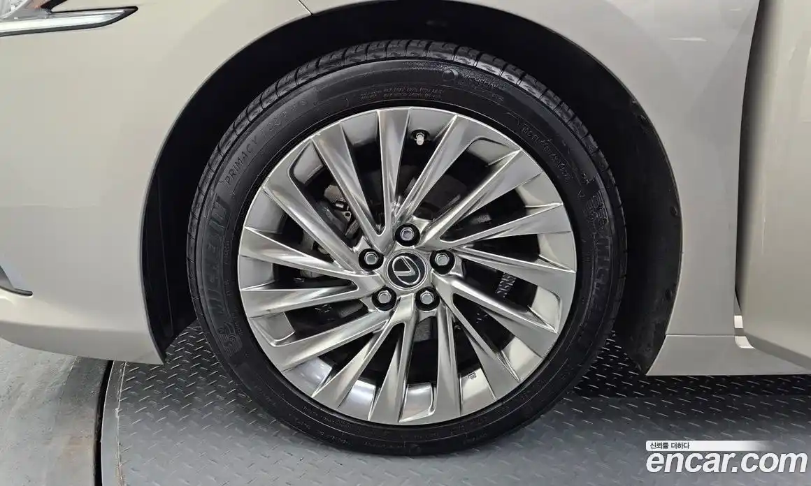 Lexus ES 2018 2.5 гидро в Москве № 168209, фото 5