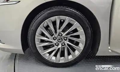 Lexus ES 2018 2.5 гидро в Москве № 168209, миниатюра 5