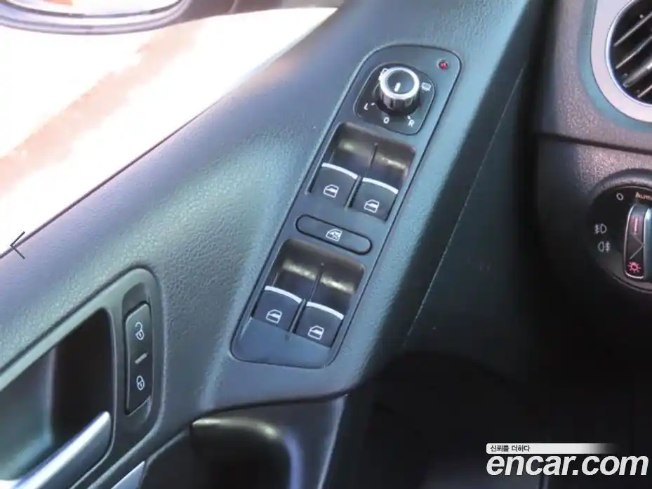 Volkswagen Tiguan 2015 2.0 гидро в Москве № 169282, фото 15