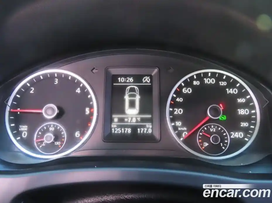 Volkswagen Tiguan 2015 2.0 гидро в Москве № 169282, фото 9