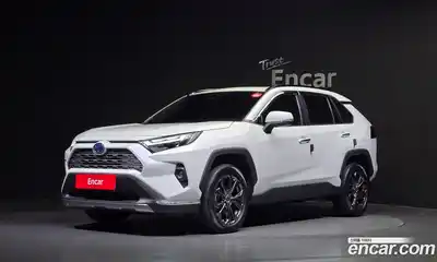 Toyota RAV4, 2023