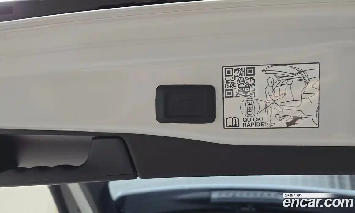 Toyota RAV4 2023 2.5 гидро в Москве № 170133, фото 20