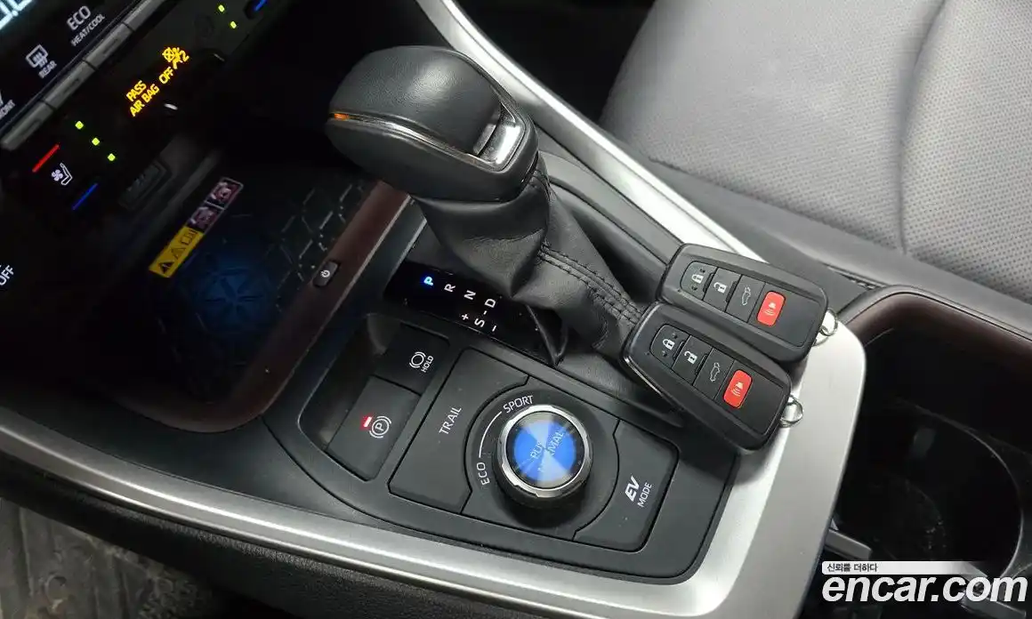 Toyota RAV4 2023 2.5 гидро в Москве № 170133, фото 9