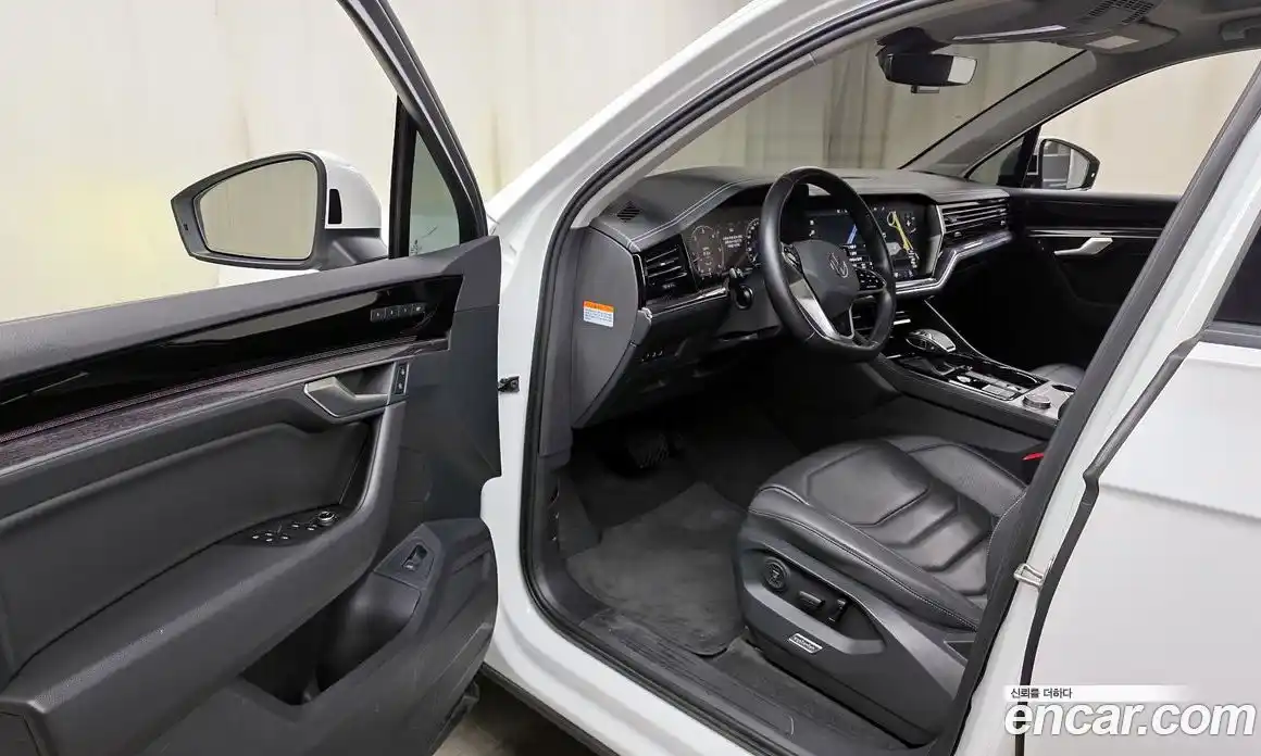 Volkswagen Touareg 2022 3.0 гидро в Москве № 215237, фото 11