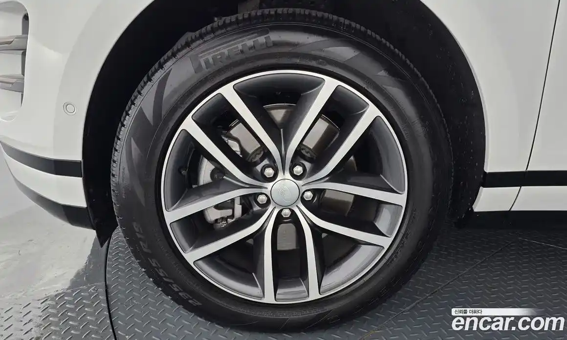 Land Rover Range-Rover Evoque 2024 2.0 гидро в Москве № 231126, фото 4